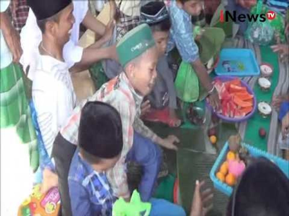 Perayaan Maulid Nabi Di Bangkalan, Ada Tradisi Berebut Uang - iNews Siang 24/12