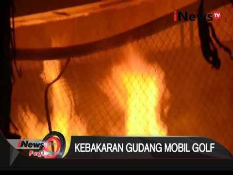Gudang mobil golf ludes terbakar, api baru bisa dipadamkan 2 jam kemudian - iNews Pagi 04/01