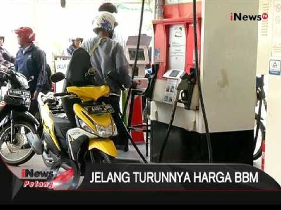 Besok, harga BBM jenis premium dan solar resmi turun - iNews Petang 04/01
