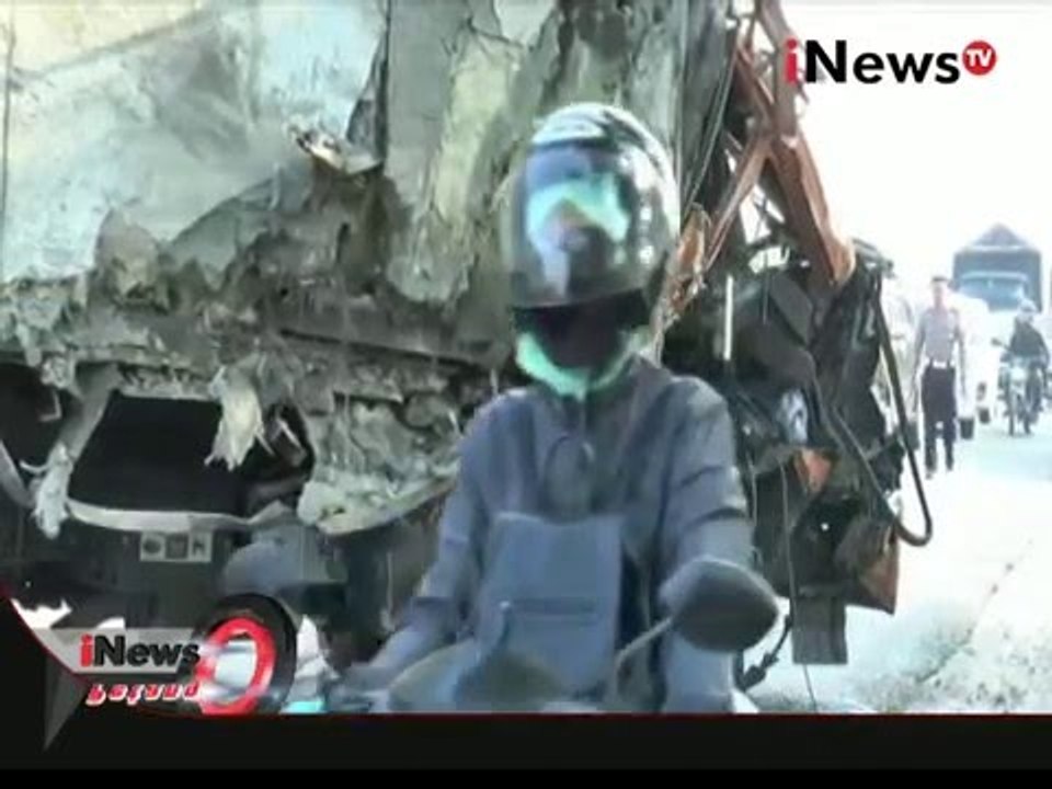 Mengantuk, truk es krim menabrak truk semen  - iNews Petang  08/01