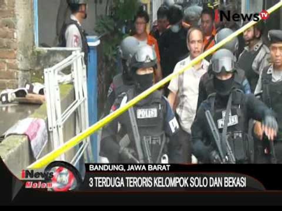 Penggeledahan rumah terduga teroris kelompok solo dan bekasi - iNews Malam 10/01