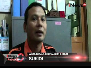 Descargar video: Siswi SMK 5 Solo kembali belajar setelah dinyatakan hilang diduga ikut Gafatar - iNews Petang 13/01