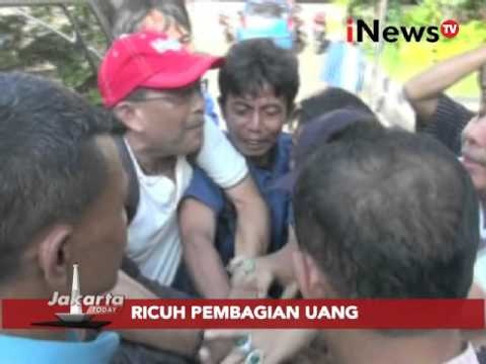 Ricuh pembagian uang pecahan 50 ribu terjadi saat dialog publik kursi DKI 1 - Jakarta Today 17/03