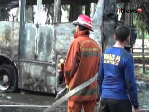 Bus Transjakarta jurusan Duren Tiga - Dukuh Atas hangus terkabar - Jakarta Today 29/01