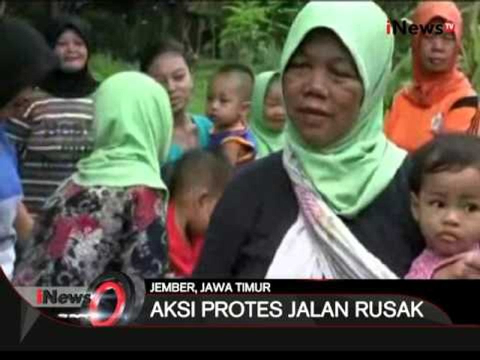 Warga lakukan aksi protes akibat jalan rusak yang belum diperbaiki di Jember - iNews Pagi 12/02