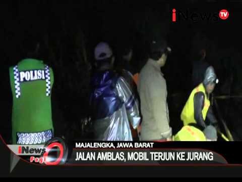 Mobil minibus terjun ke jurang sedalam 30 meter akibat jalan amblas di Majalengka - iNews Pagi 15/02