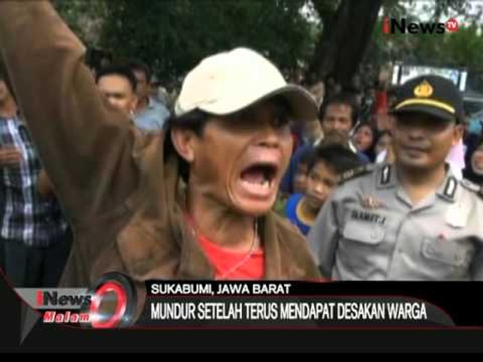 Gelapkan dana desa, ratusan warga di Sukabumi desak mundur kepala desa - iNews Malam 22/02