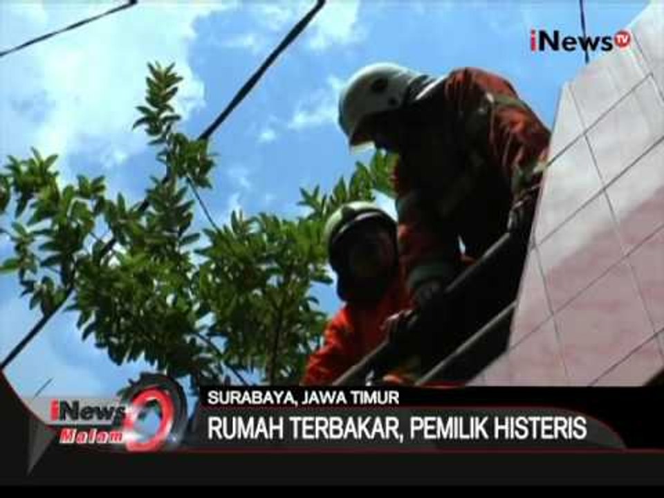 Seorang ibu rumah tangga di Surabaya menangis histeris saat rumahnya terbakar - iNews Malam 23/02