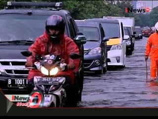 Derasnya hujan di kawasan ibukota sebabkan ruas jalan di Cakung digenangi banjir - iNews Siang 26/02