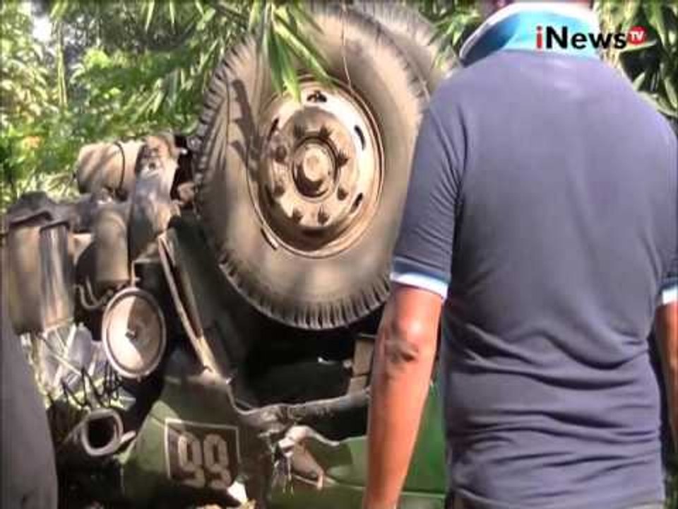 Diduga rem blong, sebuah truk kontainer terguling dan masuk jurang di Banjar - iNews Malam 08/03