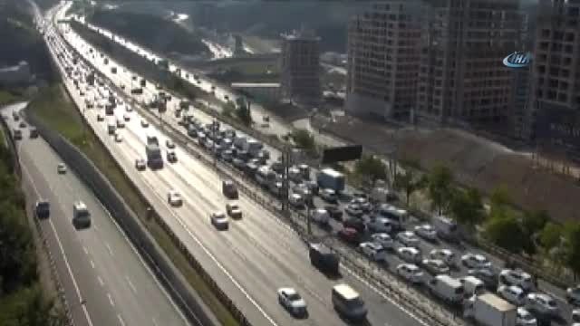 Tem Otoyolu Edirne İstikameti Okmeydanı Yol Ayrımında Trafik Kazası Meydana Geldi.