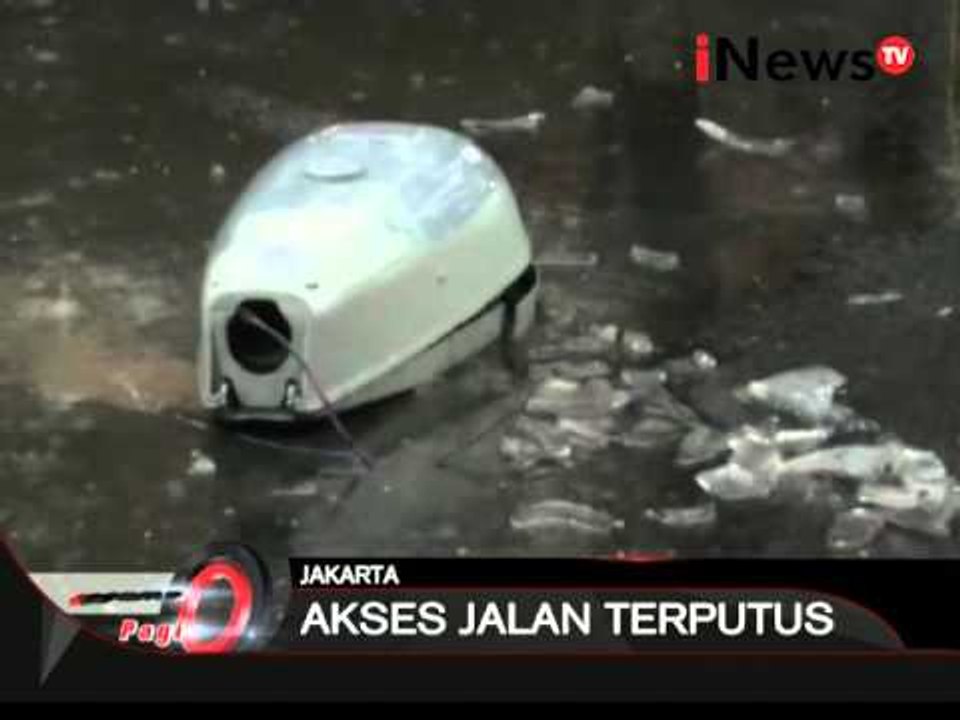 Hujan lebat, Tiang listrik roboh tutup akses jalan menuju cipete - iNews Pagi 16/03