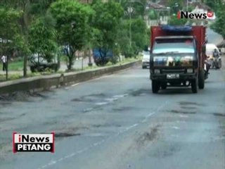 Descargar video: Baru diperbaiki, jalur Lampung Utara alami kerusakan jalan yang parah - iNews Petang 06/06