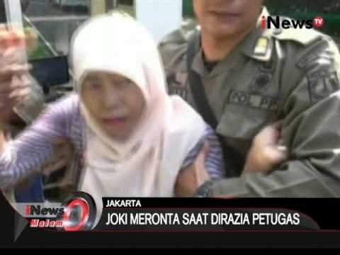 Razia joki 3 in 1 di Senayan diwarnai aksi kejar-kejaran dengan Satpol PP - iNews Malam 21/03
