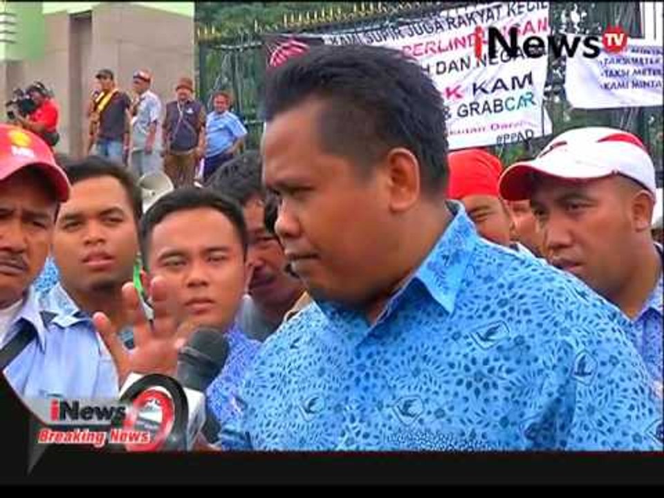 Live report: aksi demo sopir taksi konvensional di depan gedung DPR RI - Breaking News 22/03