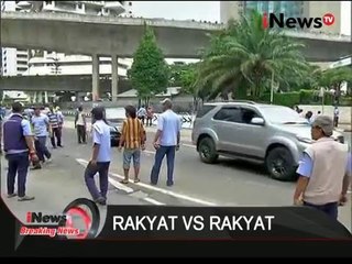 Bentrok sopir taxi dengan sopir transportasi online di kuningan - Breaking News 22/03