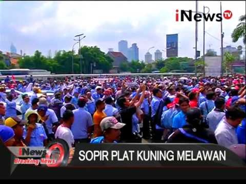 Aksi unjuk rasa ratusan sopir taksi tuntut angkutan online dihapuskan - Breaking News 22/03