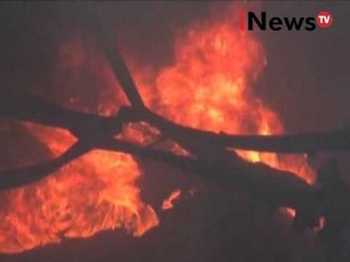 Kebakaran pabrik di duri kepa hanguskan 4 truk, 1 mini bus dan 1 motor - iNews Siang 28/03