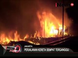 Puluhan rumah di bantaran rel Pademangan terbakar, perjalanan kereta terganggu - iNews Pagi 25/03
