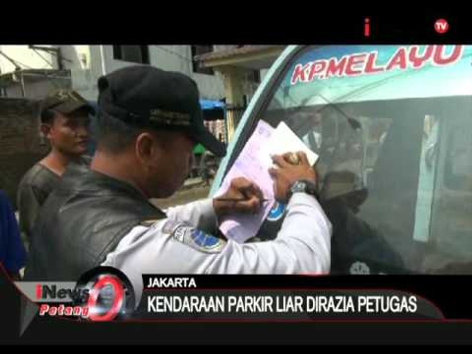 Petugas gelar razia parkir liar, sejumlah kendaraan diderek dan ditilang - iNews Petang 29/03