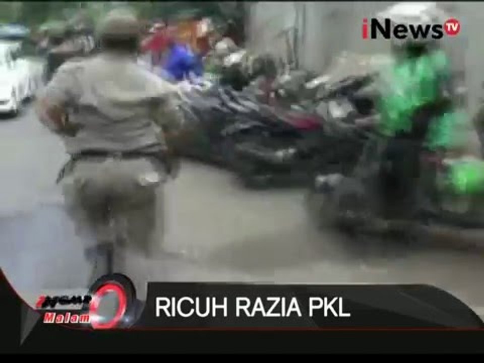 Keren! Aksi satpol PP saat Razia PKL tanah abang - iNews Malam 30/03