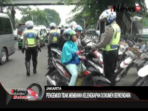 Puluhan motor terjaring razia dijalan daan mogot - iNews Malam 31/03