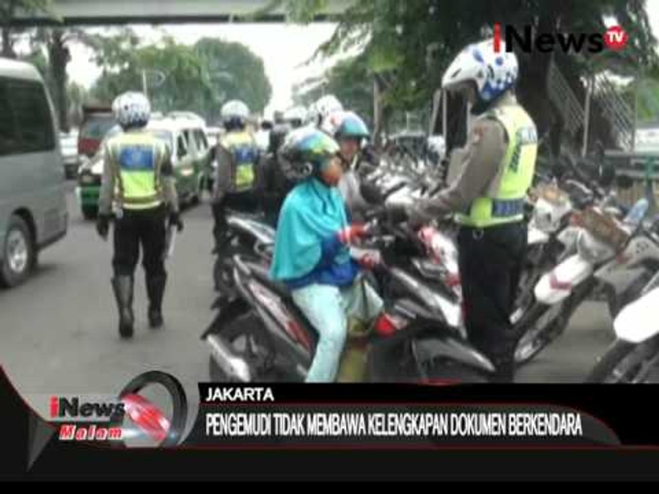 Puluhan motor terjaring razia dijalan daan mogot - iNews Malam 31/03