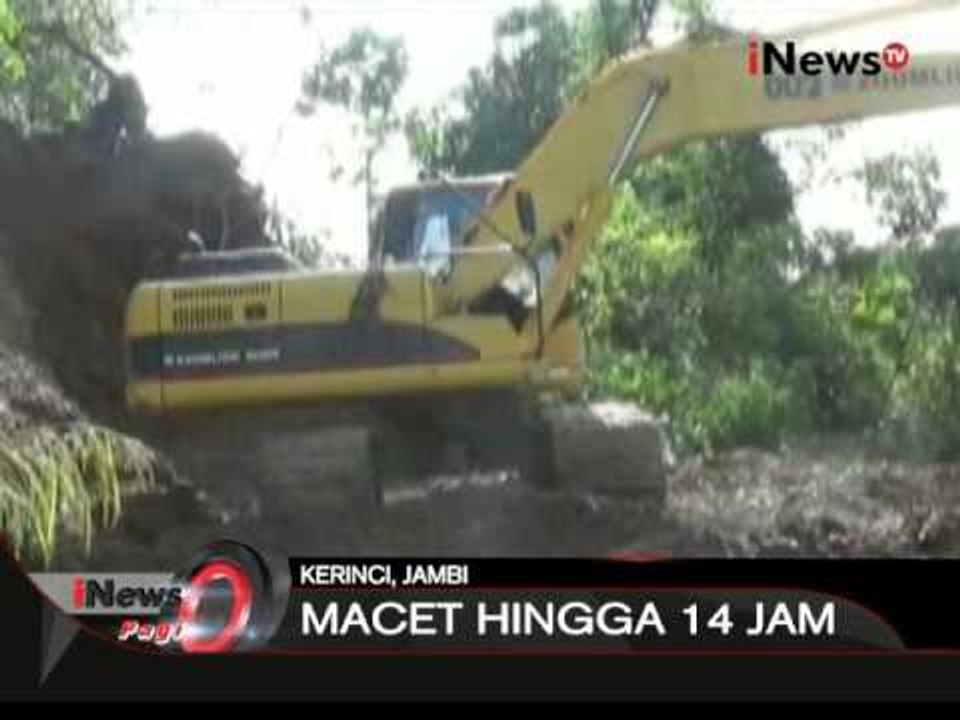 Jalan di Kerinci dilanda longsor, kemacetan parah terjadi - iNews Pagi 07/04