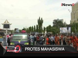 Kericuhan mewarnai aksi protes mahasiswa di depan Kantor Gubernur Riau - iNews Malam 13/04