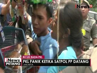 Download Video: Sejumlah PKL lakukan perlawanan saat dirazia Satpol PP di Tanah Abang - iNews Petang 20/04