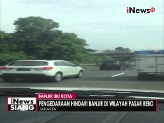 Hindari banjir di wilayah Pasar Rebo pengendara motor masuk ruas jalan tol - iNews Siang 21/04