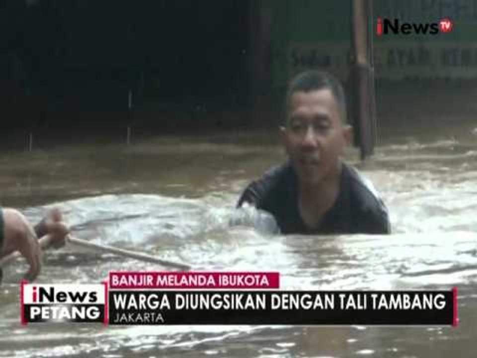 Hujan deras, ratusan rumah dikampung Makassar juga terendam banjir - iNews Petang 21/04