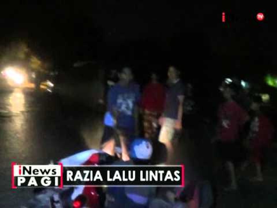 Berusaha hindari razia polisi, beberapa pengendara motor saling tabrak di Gowa - iNews Pagi 26/04