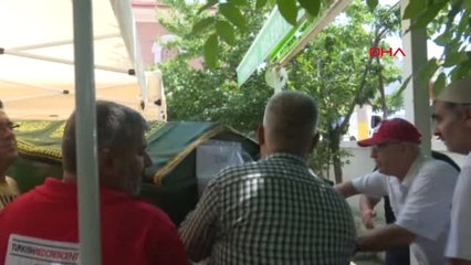 Edirne Babaların Tren Kazasında Kaybettiği Kızlara Vedası Yürek Burktu