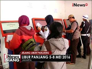 Télécharger la video: Jelang libur panjang, tiket kereta api di Stasiun Gambir dan Senen habis terjual - iNews Siang 03/05