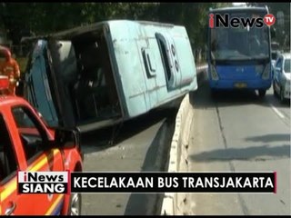 Transjakarta terbalik di warung buncit - iNews Siang 07/06