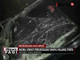 Mobil tertabrak kereta setelah melewati perlintasan tanpa palang pintu di Sragen - iNews Pagi 13/05