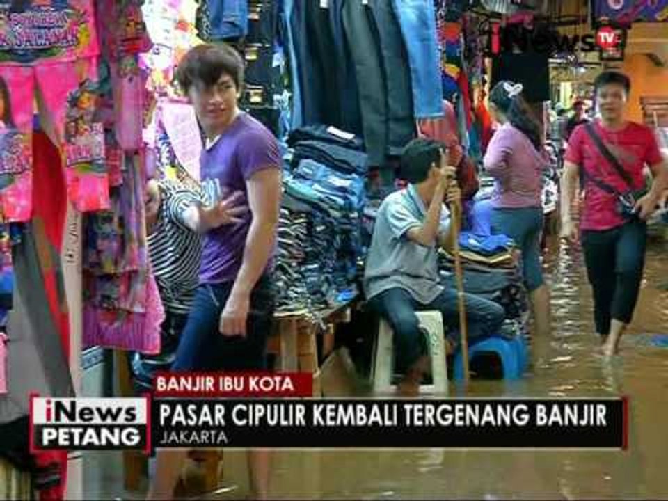 Akibat meluapnya kali pesanggrahan, Pasar Cipulir kembali tergenang banjir - iNews Petang 25/05