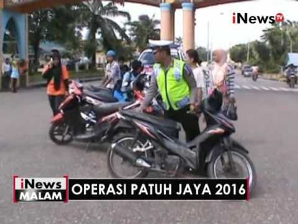 Download Video: Terjaring razia Patuh Jaya, seorang ibu mengamuk saat hendak ditilang polisi - iNews Malam 26/05