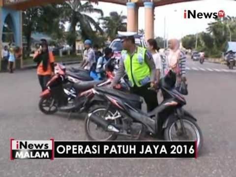 Terjaring razia Patuh Jaya, seorang ibu mengamuk saat hendak ditilang polisi - iNews Malam 26/05