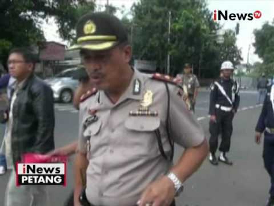 Polisi hendak padamkan bakar ban, unjuk rasa di RSCM diwarnai kericuhan - iNews Petang 02/06