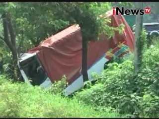 Bus Pariwisata masuk parit di jalan Surabaya - Malang - iNews Malam 08/06