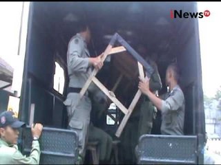 Satpol PP Kab. Lebak, Banten razia kursi warung makan yang buka di siang hari - iNews Malam 13/06