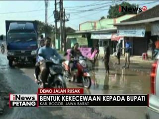 Tangkap ikan emas dan lele di jalan yang berlubang, Bogor - iNews Petang 13/06