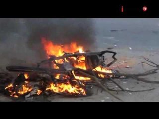 Bentrok warga di Batam, 1 sepeda motor dibakar masa - iNews Malam 28/06