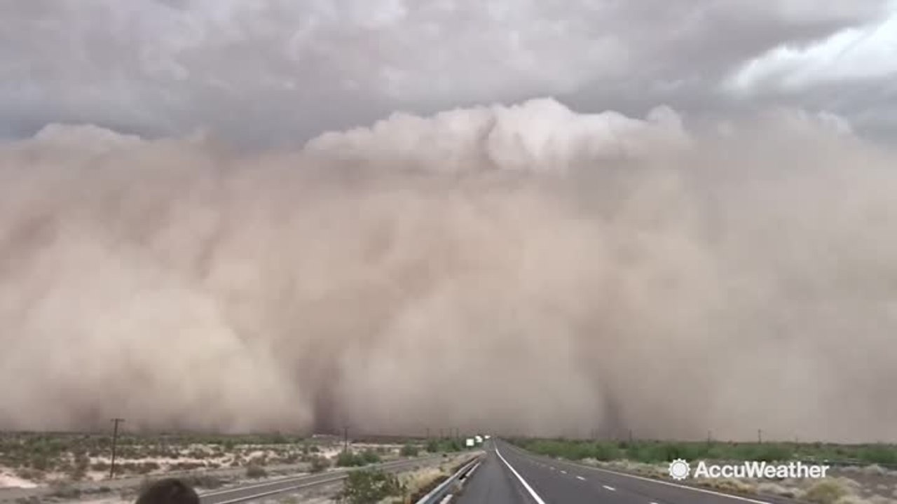 Storm chaser, Reed Timmer, records incredible timelapse of massive haboob in Arizona