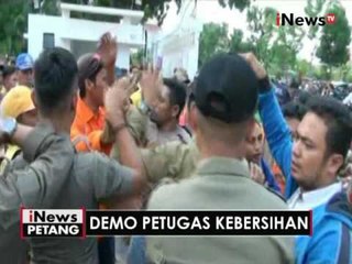 Demo, petugas kebersihan dan Satpol PP di Batam terlibat bentrok - iNews Petang 30/06