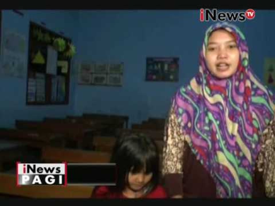 Untuk mendapatkan bangku untuk anaknya, wali murid datangi sekolah pagi - pagi - iNews Pagi 18/07