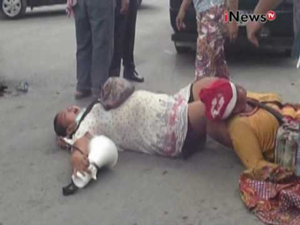 Ratusan pedagang korban kebakaran pasar Aksara minta tanggung jawab pemerintah - iNews Malam 28/07