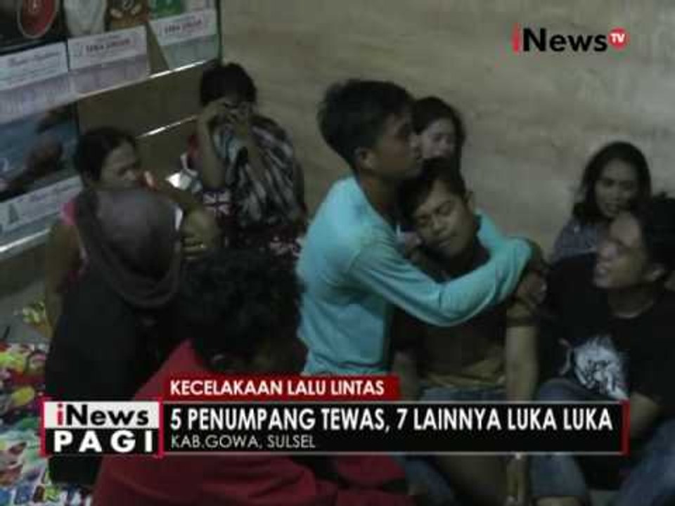 Isak tangis sambut 5 jenazah korban kecelakaan minibus vs truk di Palopo Sulsel - iNews Pagi 02/08